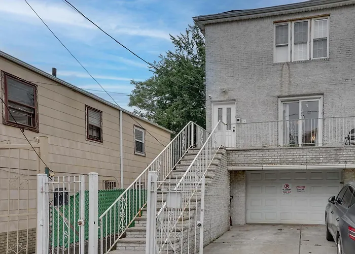 Easy Nyc Commute: Furnished Jersey City Home