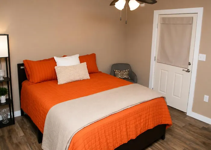 Bg'S Hideaway: Modern 4Br Retreat