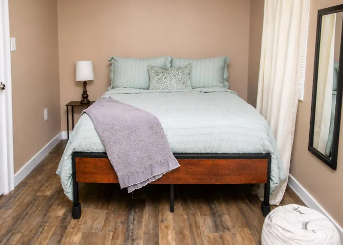 Bg'S Hideaway: Modern 4Br Retreat