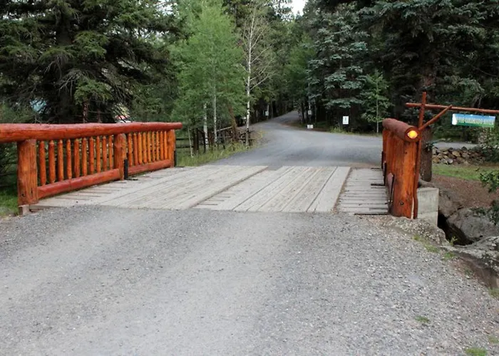 One-Bedroom Suite Lodging Perfect For Families On A Resort In Greer, Arizona