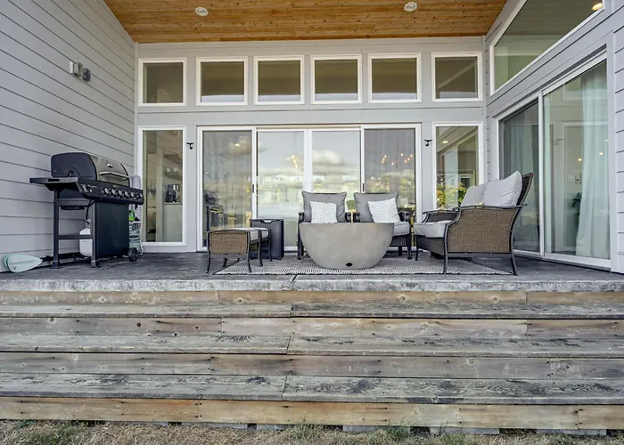 Peaceful Waterfront Retreat On Vashon Island