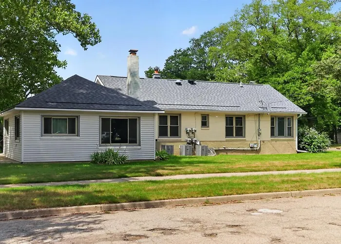 Cozy Private Home W Fire Pit Near Downtown