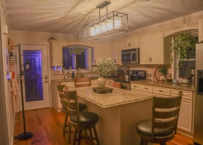 Lake Haven - Lakefront Getaway - Hot Tub, Decks, Fires & More