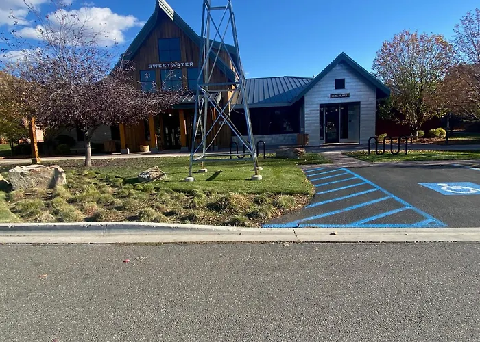 Sweetwater Retreat - Pet Friendly!