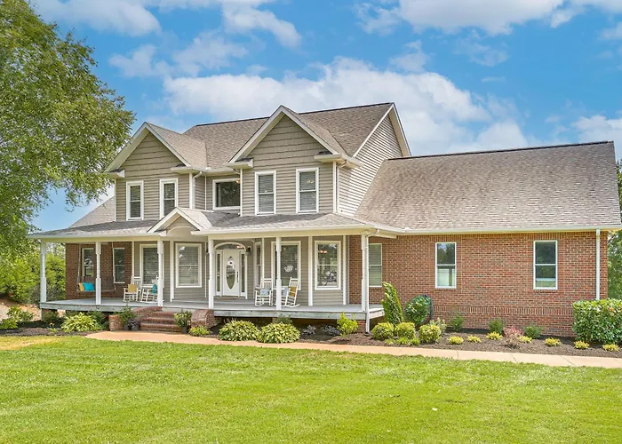 Day Trip To Nashville! Large Home On 5 Acres