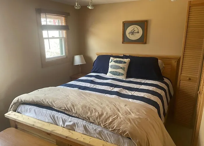 “The Cottage “On Lake Amnicon. Pet Friendly!