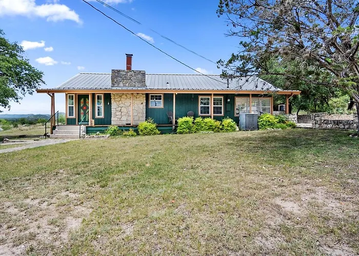 Rustic Retreat With Fireplace & Stunning Hill Views In Camp Wood, Texas