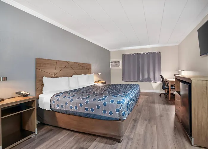Econo Lodge Hicksville - Long Island