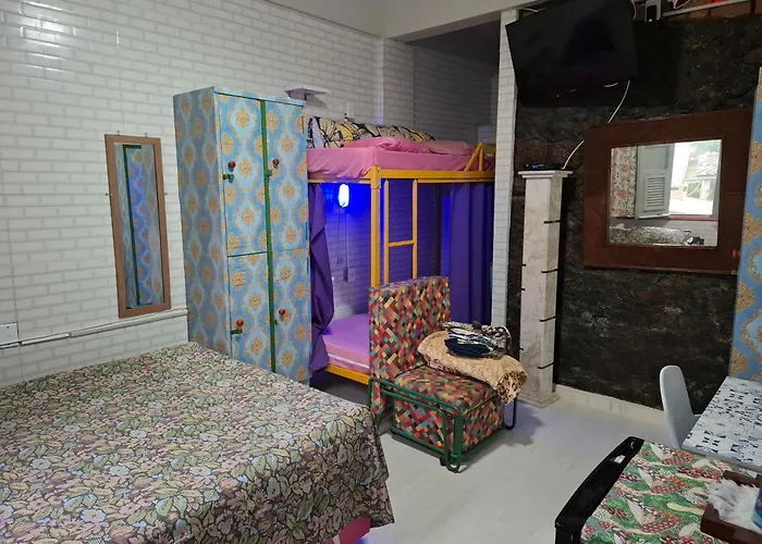 Casa Da Cacaia E Do Henrique