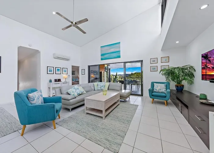 Hilltop Views - Cannonvale