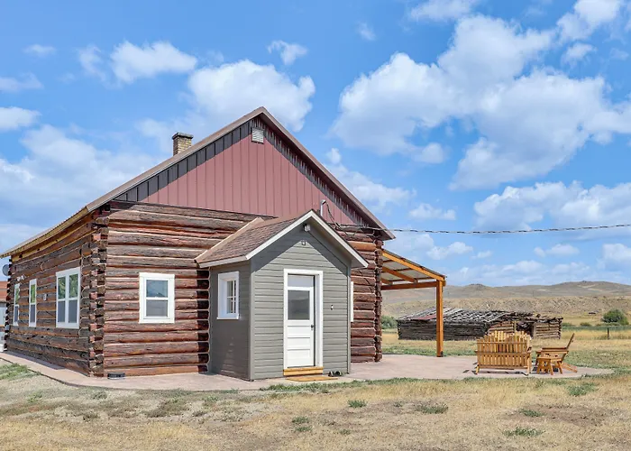 Mountain-View Log Cabin In Wyoming Wilderness