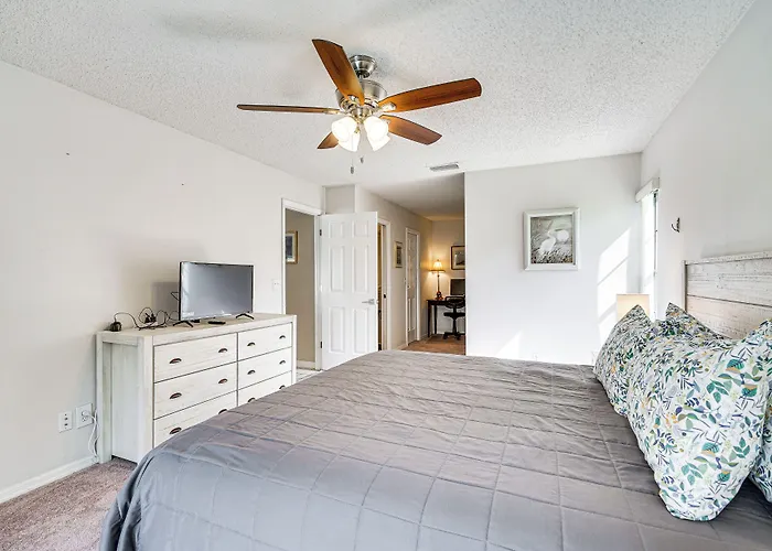 Fort Myers Home, Lanai & Private, Heated Pool