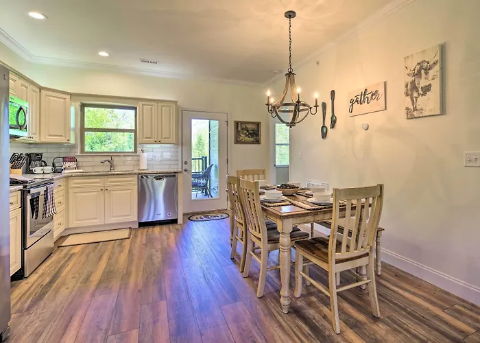 Townsend Condo W/ Pool, Great Smoky Mountain Views