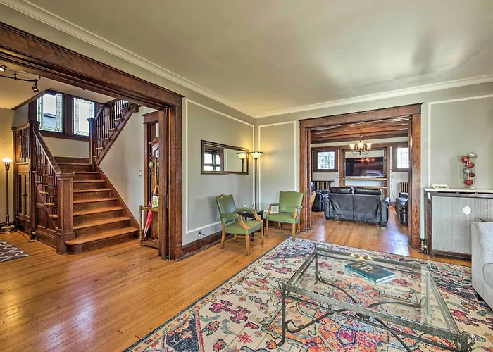 Pet-Friendly Sheboygan Home, 1 Mi To Lake Michigan