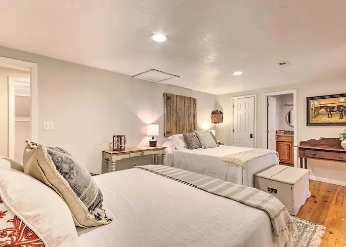 Upscale Rustic Duplex On Stream, Near Blowing Rock