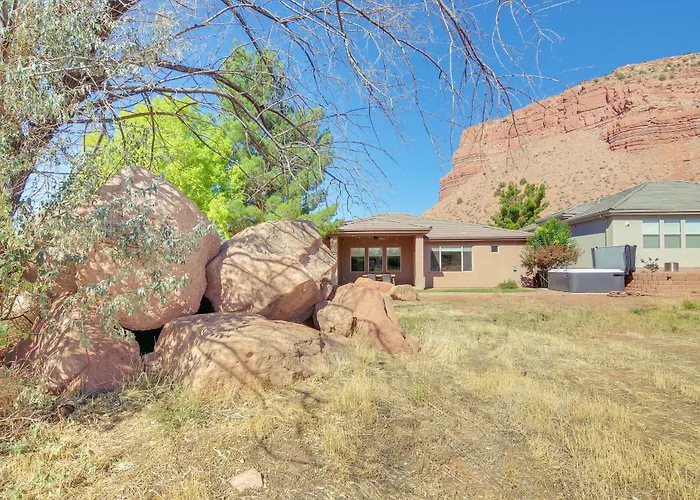 Zion Area Home W/ Scenic Views & Private Hot Tub!