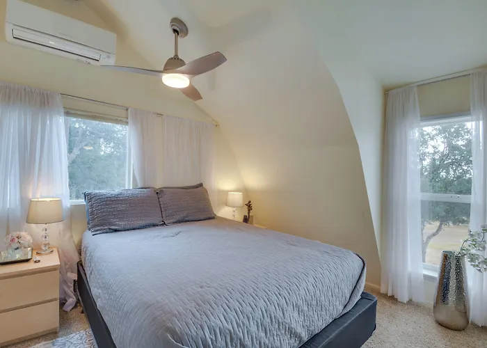 Mariposa Home: Furnished Patio & Sierra Mtn Views