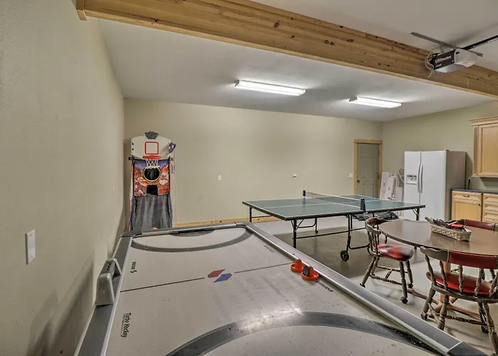 Beaver Lake Retreat W/ Game Room & Spacious Deck