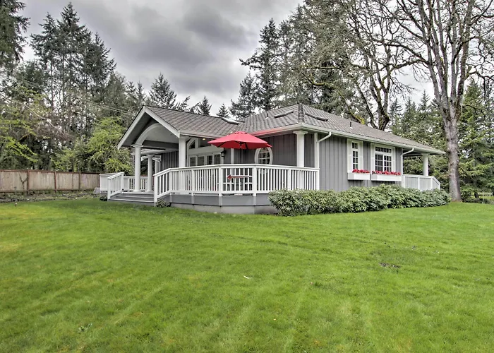 Contemporary Tacoma Cottage W/ Deck & Pond!
