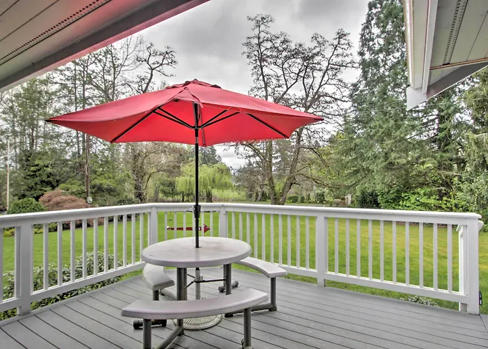 Contemporary Tacoma Cottage W/ Deck & Pond!