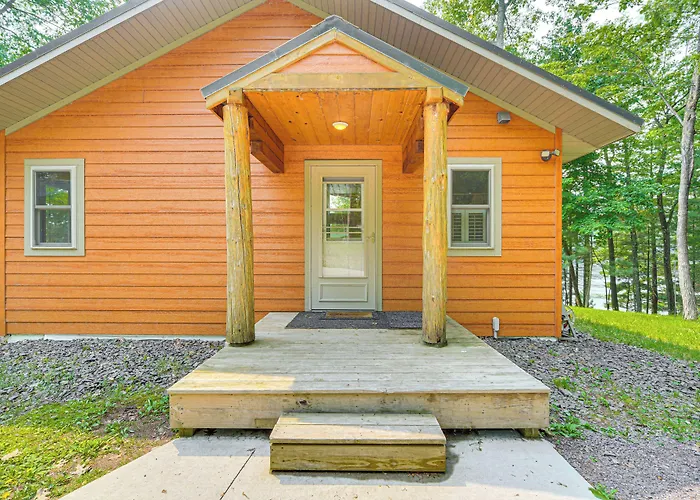 Four-Season Lake Cabin W/ Canoe & Paddle Boat!