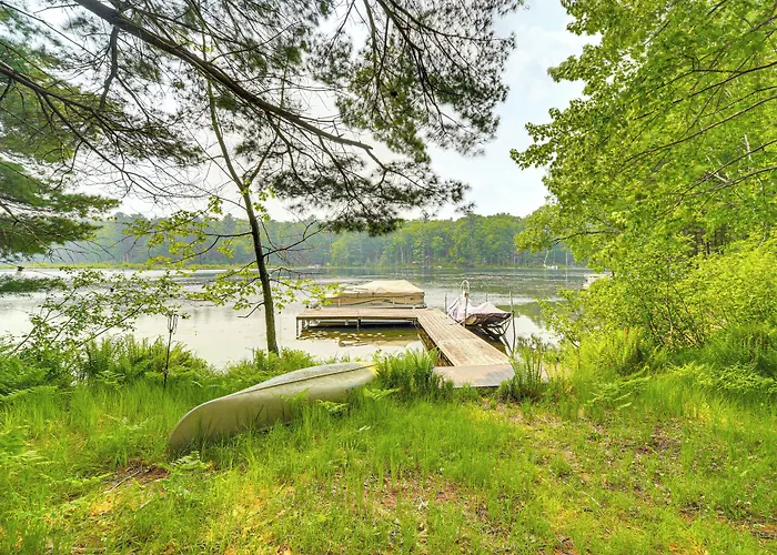 Four-Season Lake Cabin W/ Canoe & Paddle Boat!