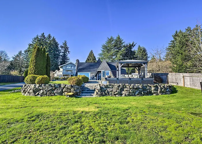 Puget Sound Cabin With Hot Tub And Water Views!