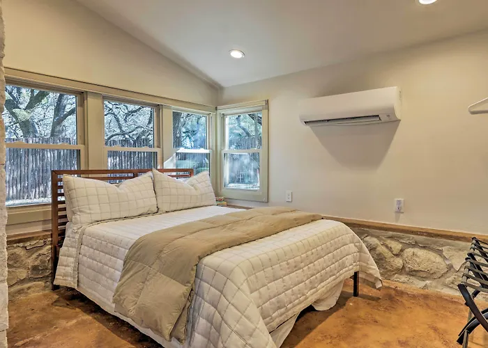 Blanco Riverfront Historic Home, 3 Mi To Downtown!