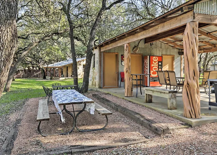 Blanco Riverfront Historic Home, 3 Mi To Downtown!