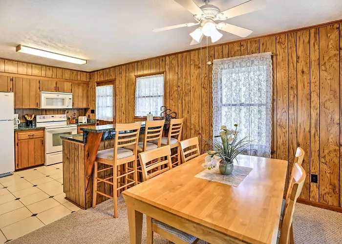 Lake Waccamaw Home W/ Fenced Yard & Shared Pier!