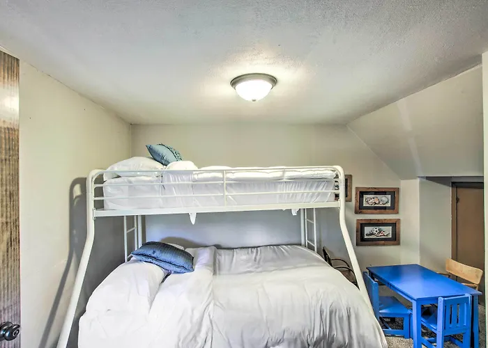 Appleton Abode Near Lake Winnebago & Downtown