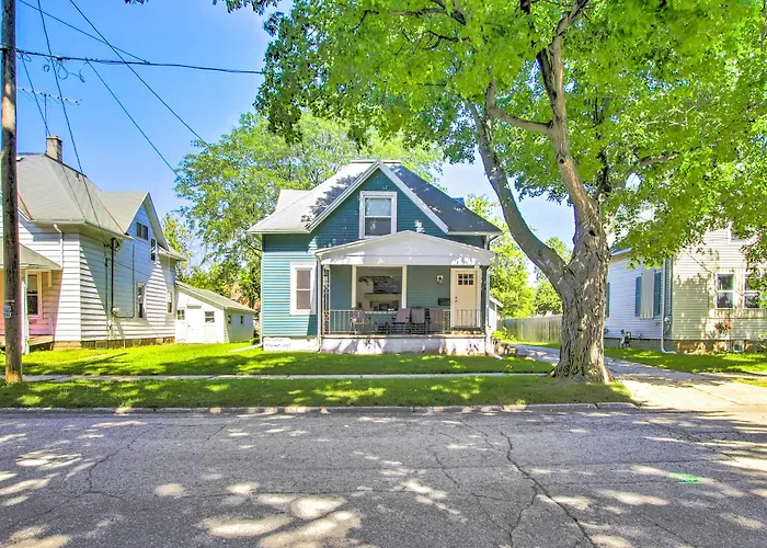 Appleton Abode Near Lake Winnebago & Downtown