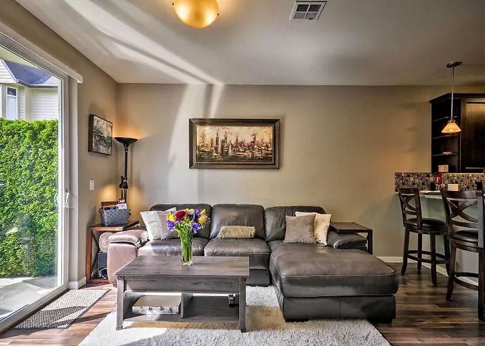 Modern Vancouver Townhome - Right On Main St!