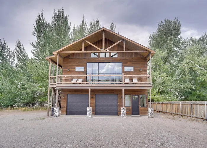 Chic Utah Getaway W/ Fireplace, Sauna & 2 Decks!