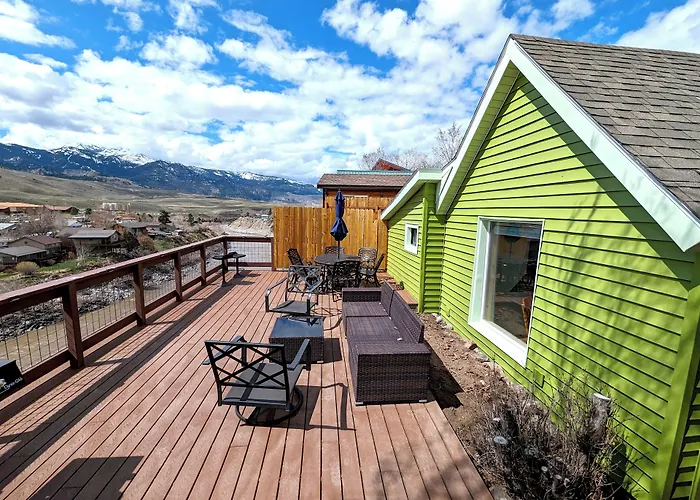Yellowstone Treasure Guesthouses On The River