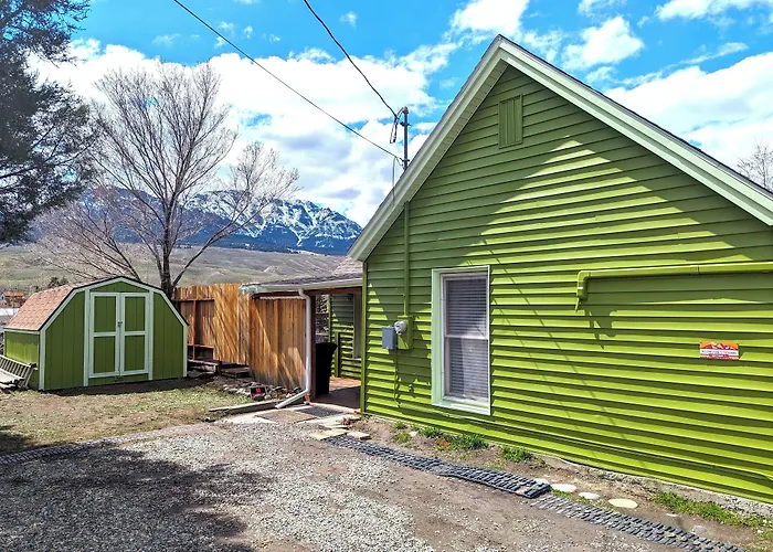 Yellowstone Treasure Guesthouses On The River