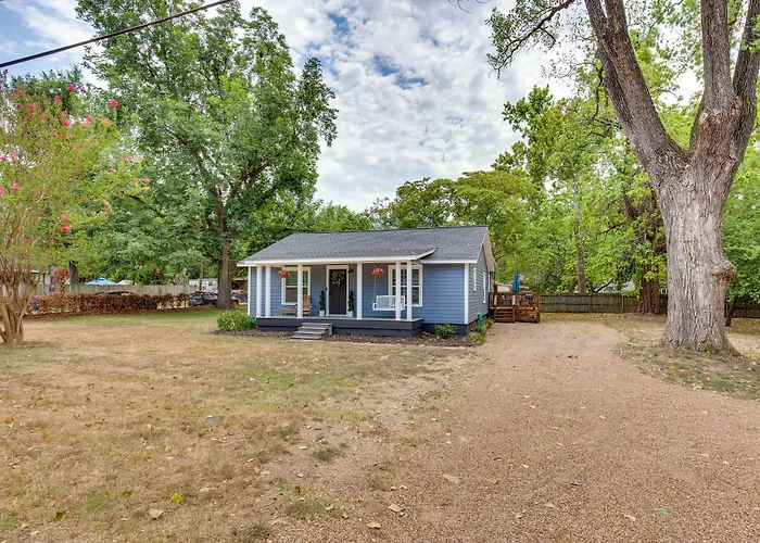 Lindale Vacation Rental W/ Deck & Grill!