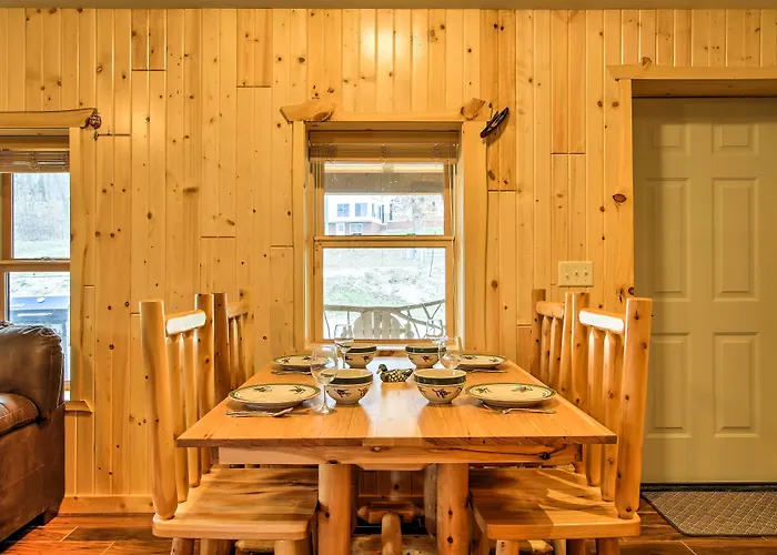 Cabin Near River - Treehouse Masters Stayed Here!