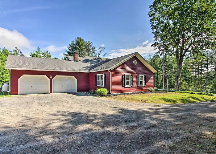 Vintage Schroon Lake Farmhouse W/ Private Beach!