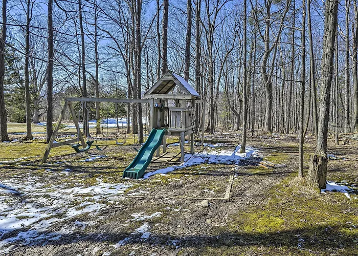 Springwater Cabin Near Hiking, Lakes, & Vineyards