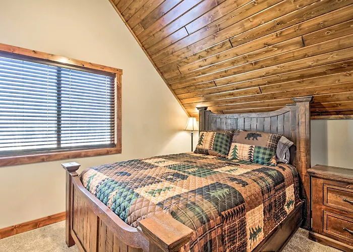 Cabin W/ Gradual Slope To Sandy Bottom Swimming!