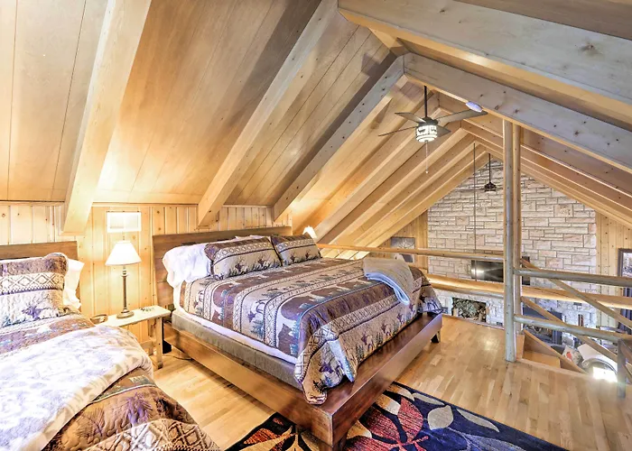 Centennial Cabin W/ Hot Tub, Sauna & Pool Table!