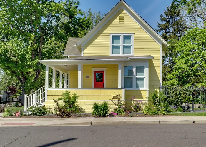 Historic Home Near Downtown Salem: Walk To Capitol