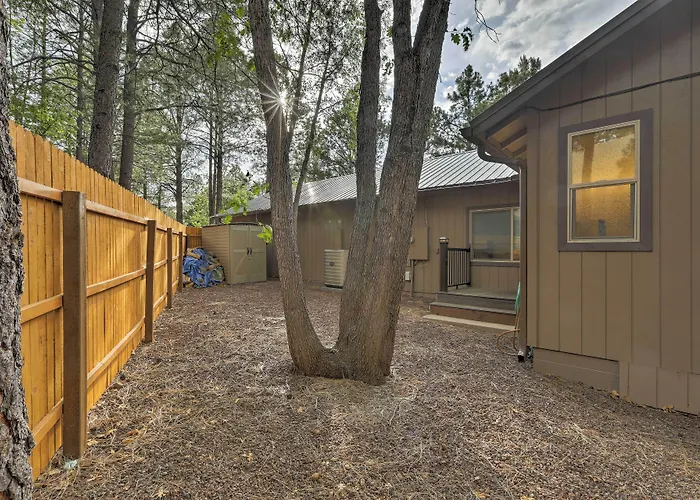 Dog-Friendly Home On Pinetop Lakes Course!
