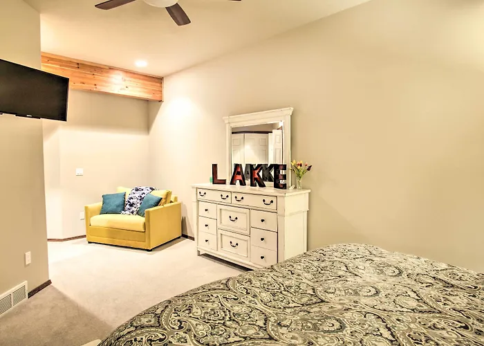 Luxurious Liberty Lake Hideaway W/ Hot Tub!