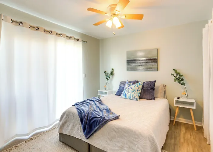 Charming Condo On Lake Erie W/ Community Pool