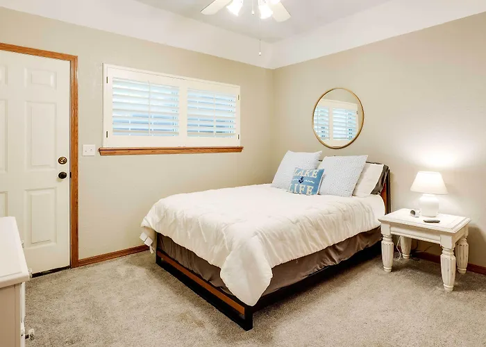 Spacious Home On Beaver Lake W/ Deck & Fire Pit!