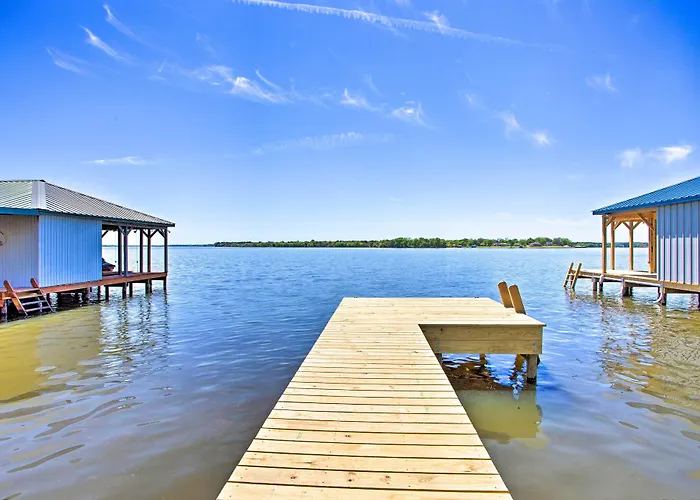 Pet-Friendly Lakefront Getaway W/ Hot Tub!