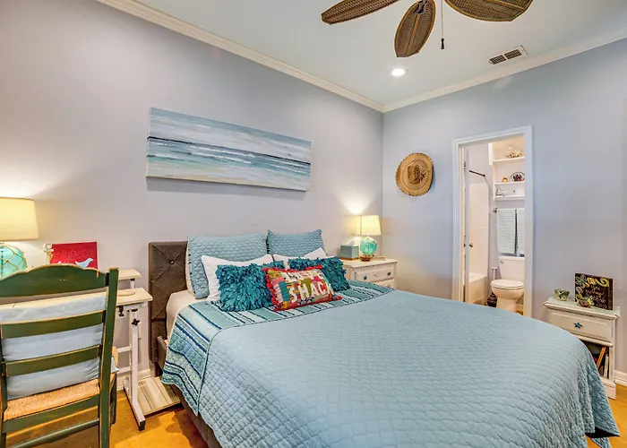 Pet-Friendly Lakefront Getaway W/ Hot Tub!