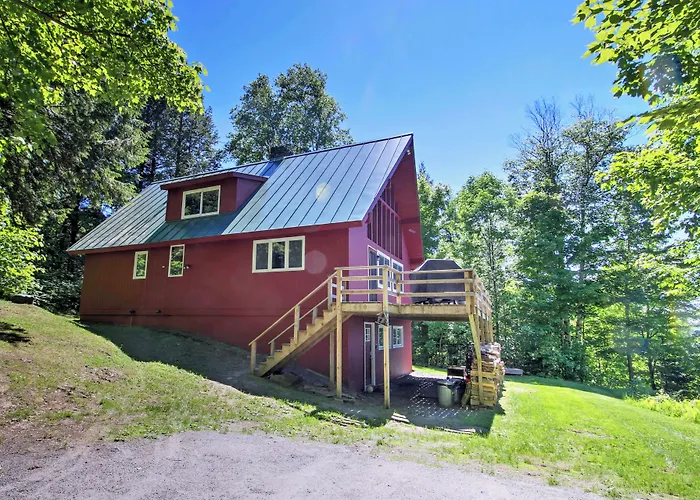 East Burke House W/ Deck < 3 Mi To Kingdom Trails!